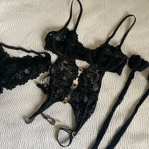 BLACK LACE LINGERIE TOP